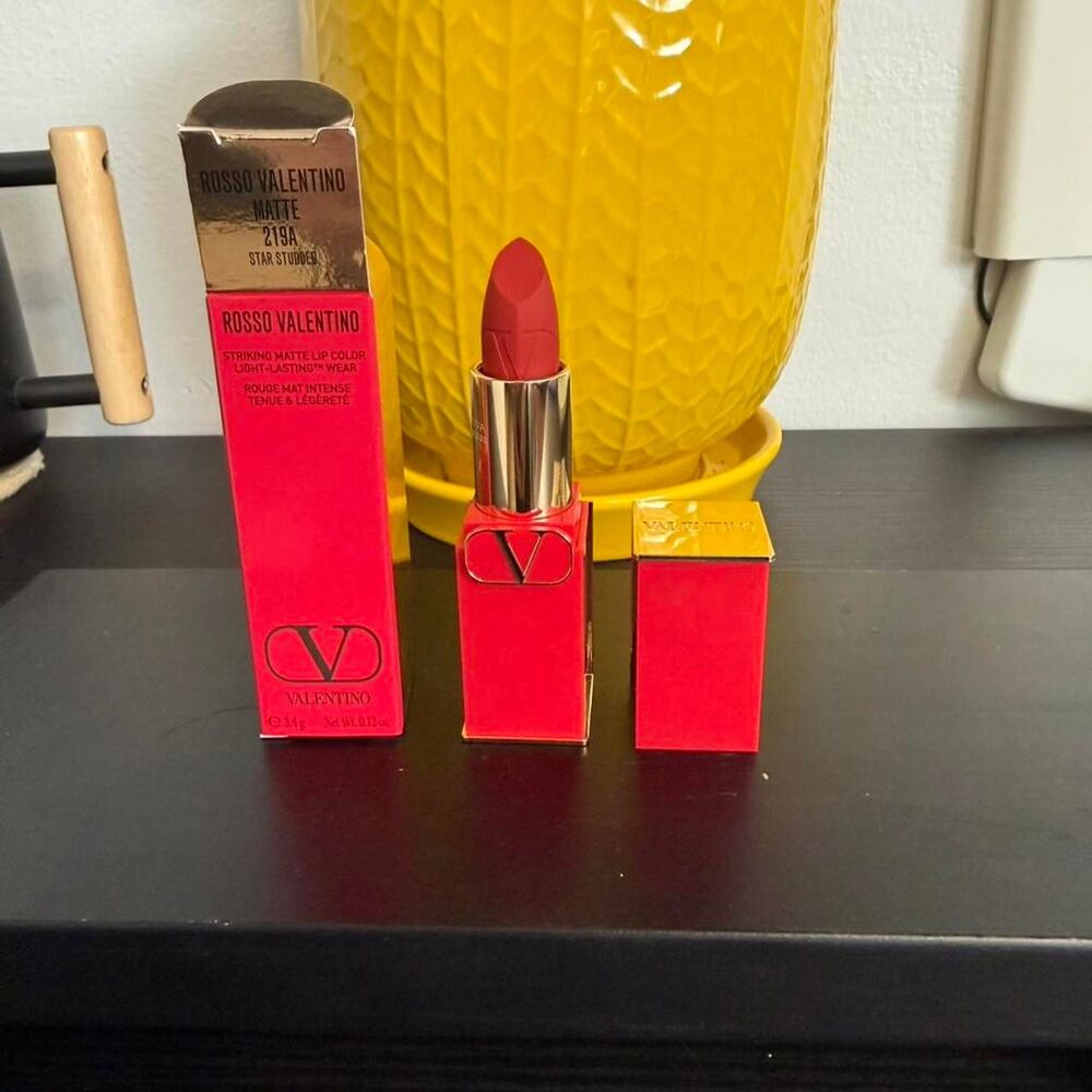 Valentino striking matte lipstick- 219A star studded - full‎ size NIB